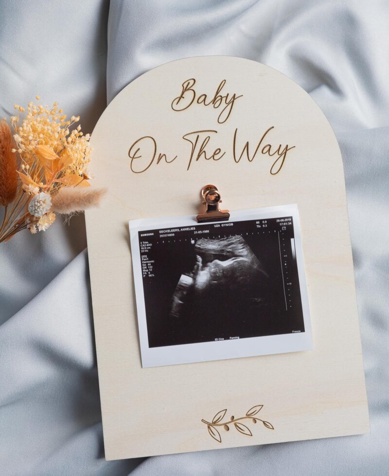 LiZ-e - Echobordje Baby On the Way en rosé gouden knijpertje - Hout - Origineel - Aankondiging - Geboorte