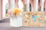 LiZ-e - Huwelijkscadeau - Houten bord - Wereldkaart - Félicitations pour votre Mariage - Geldcadeau - Origineel Geschenk