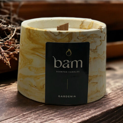 Gardenia geurkaars met houten wiek – Cone collectie – oker gemarmerd handgemaakt potje