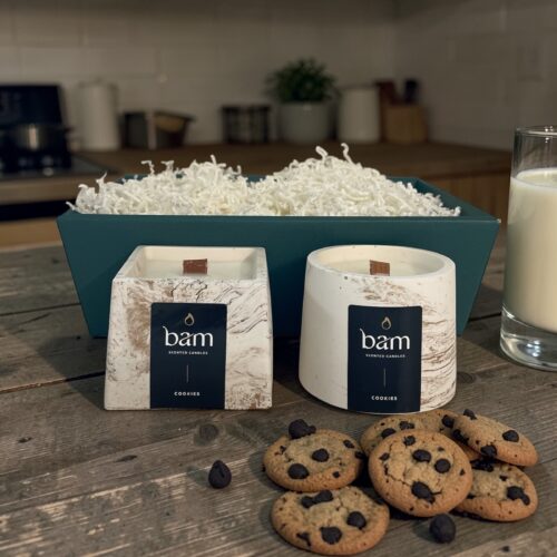 Geschenkmand met 2 Geurkaarsen Cookies | Handgemaakt | BAM Cone & Square Collection