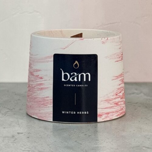 Winter Herbs geurkaars met houten wiek – Cone collectie – rood gemarmerd handgemaakt potje