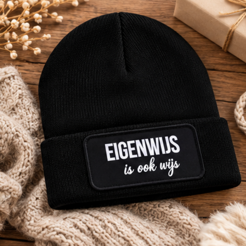 Zwarte Beanie Muts – Eigenwijs is ook wijs